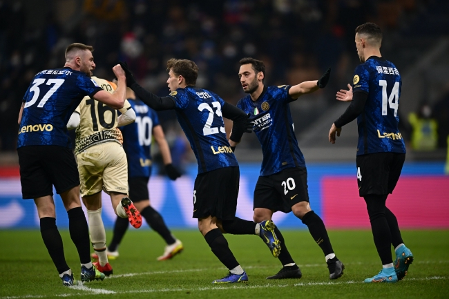 媒体人：邵佳一的最大优势就是省钱、超级省钱