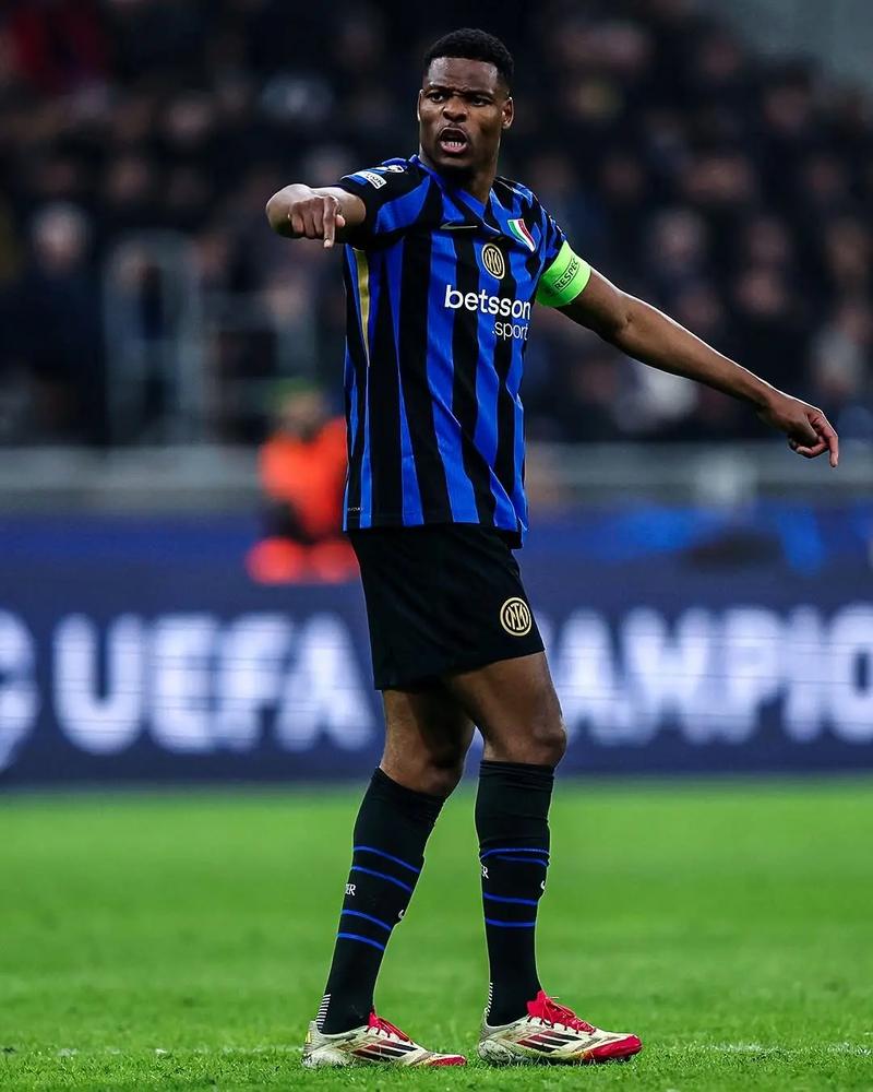 英格兰队稳健出线